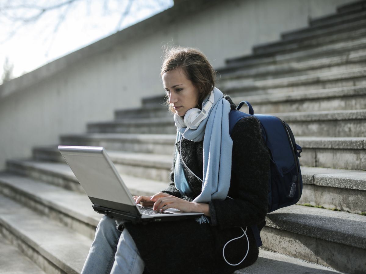A prospective student researching schools online